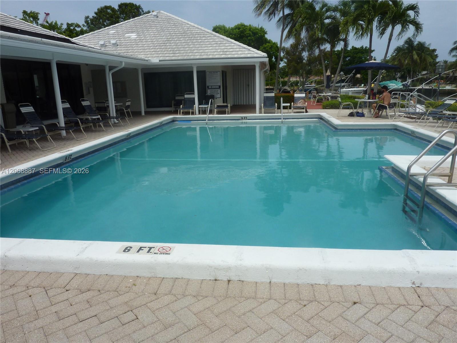 180 Cypress Club Dr # 811, Pompano Beach FL 33060
