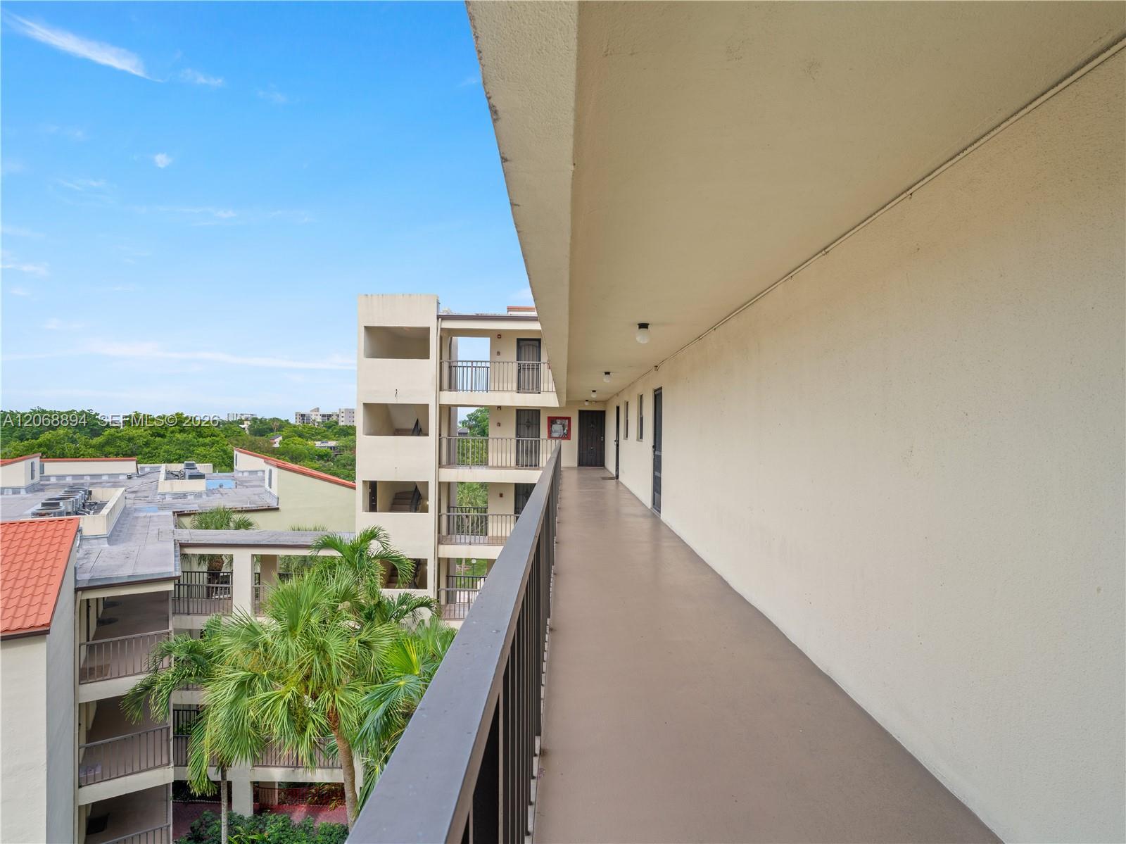 2314 S Cypress Bend Dr, Pompano Beach FL 33069 photo 2