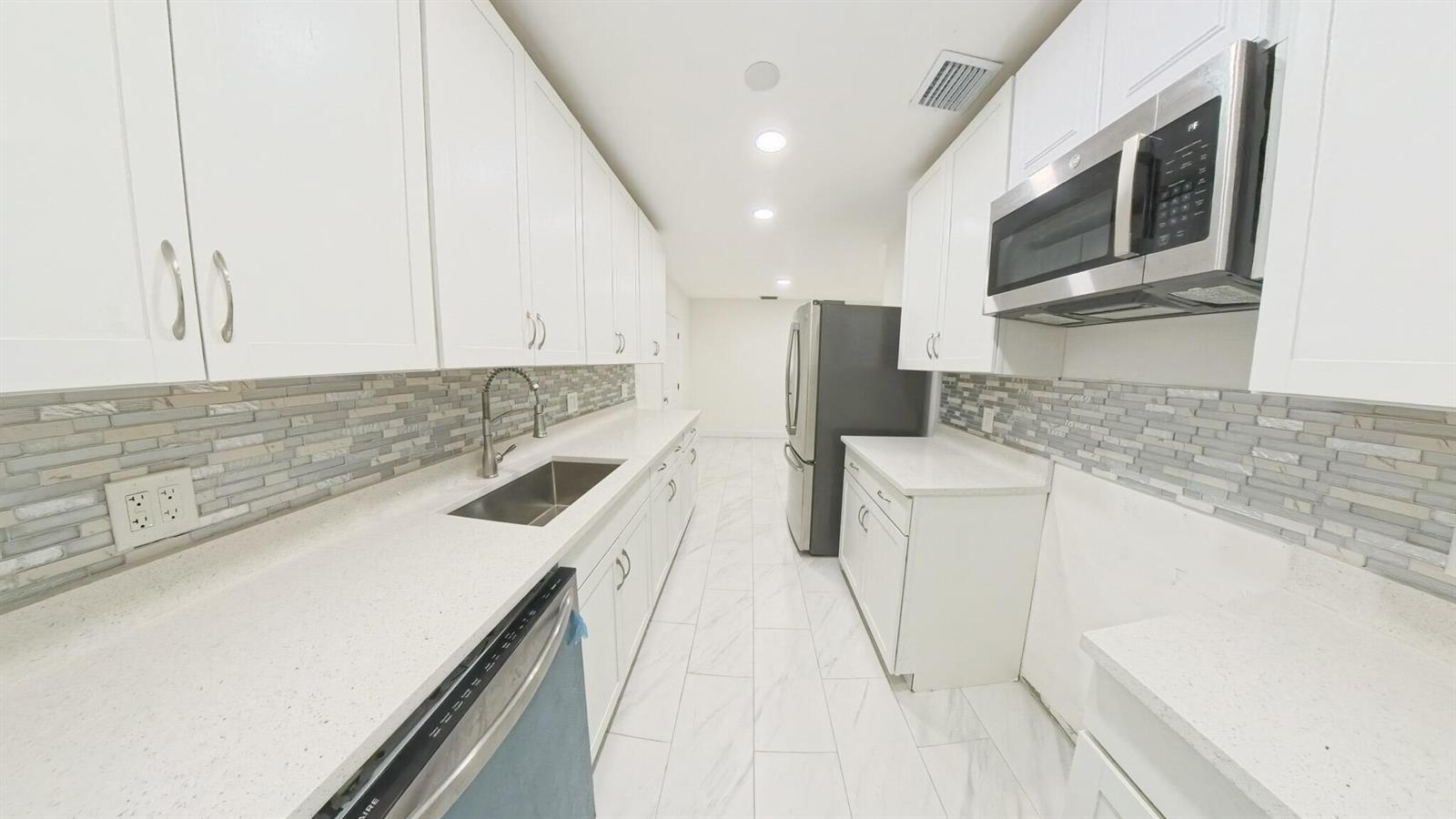 341 HENTHORNE Drive, Palm Springs FL 33461 photo 3