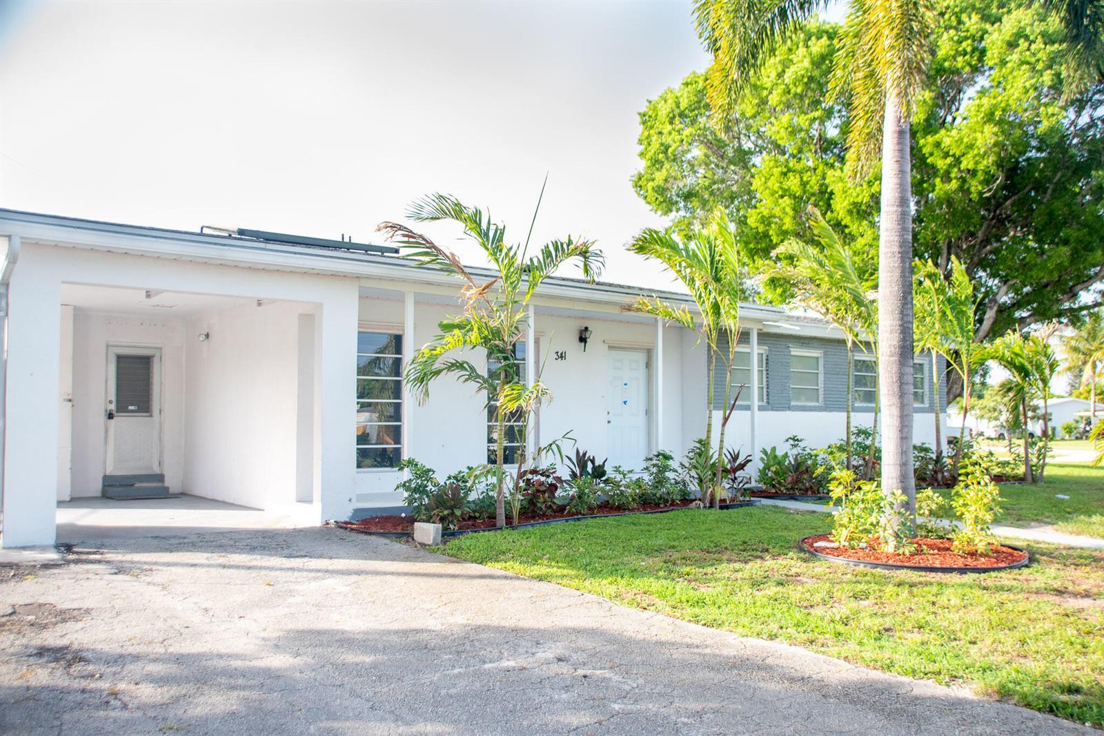 341 HENTHORNE Drive, Palm Springs FL 33461
