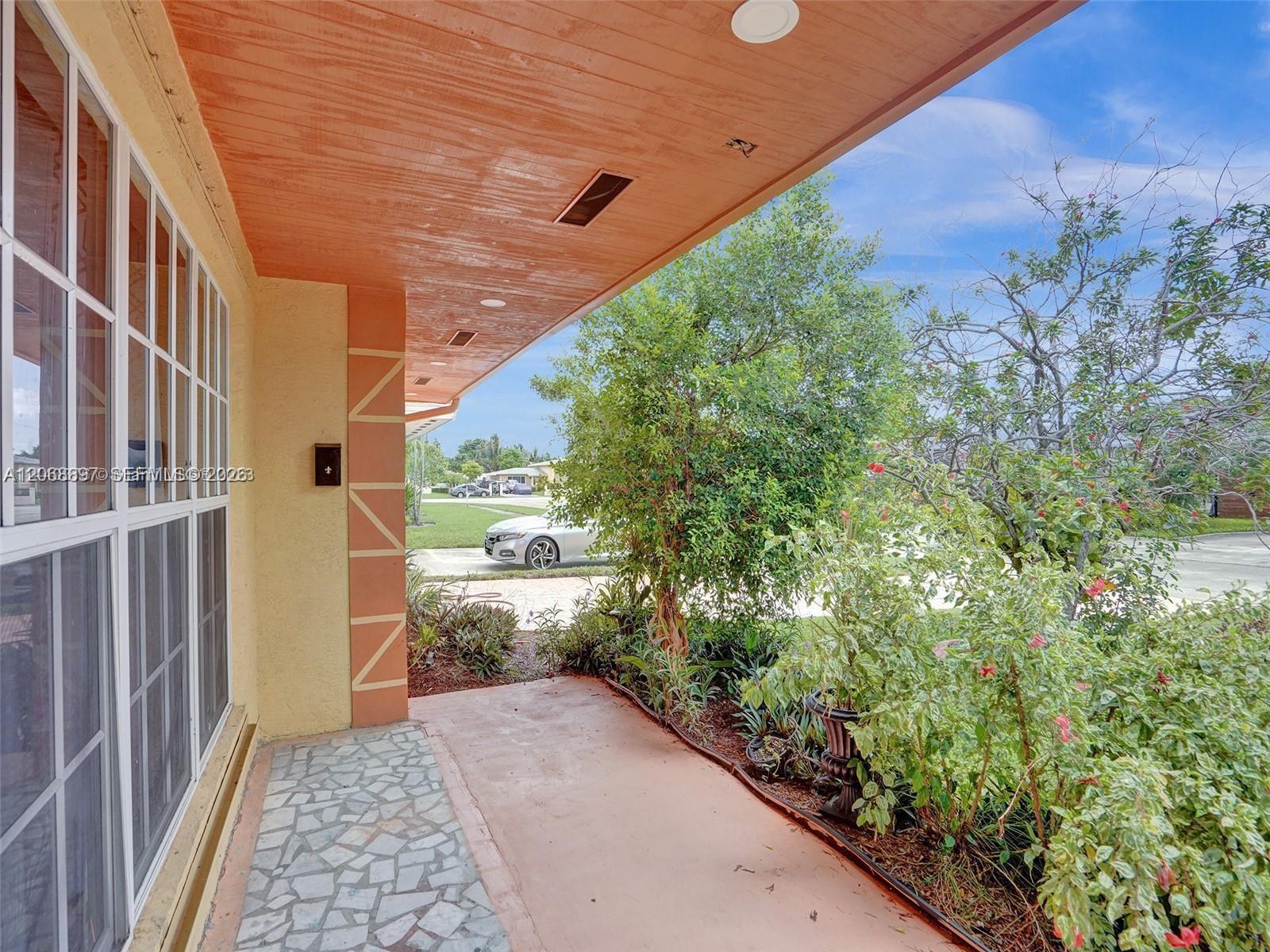 1161 NE 202nd St, Miami FL 33179 photo 4