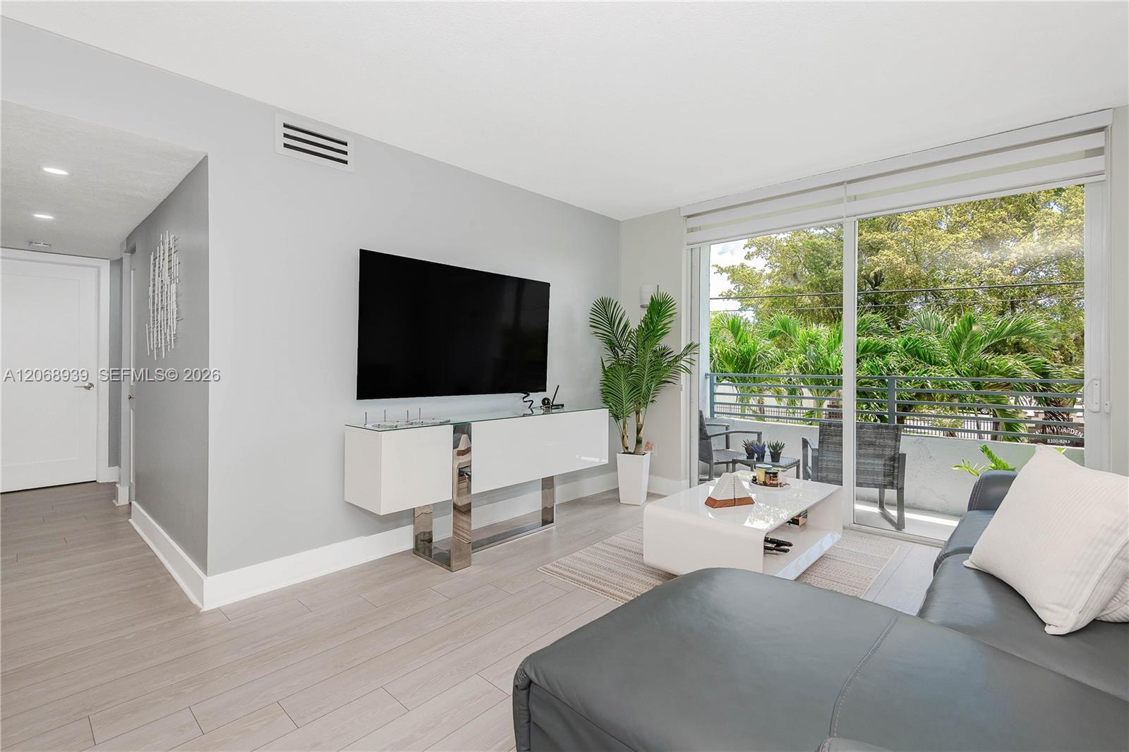 8201 NW 8th St # 204, Miami FL 33126 photo 3