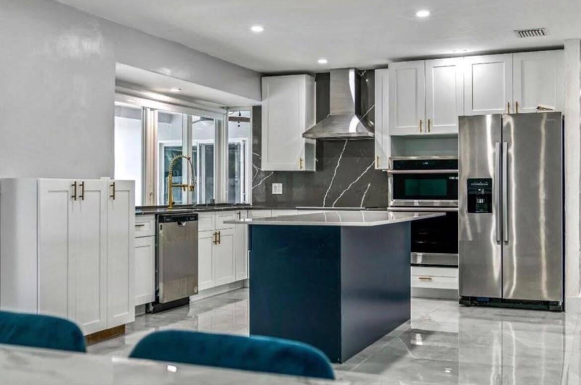4811 HAYES Street, Hollywood FL 33021 photo 2
