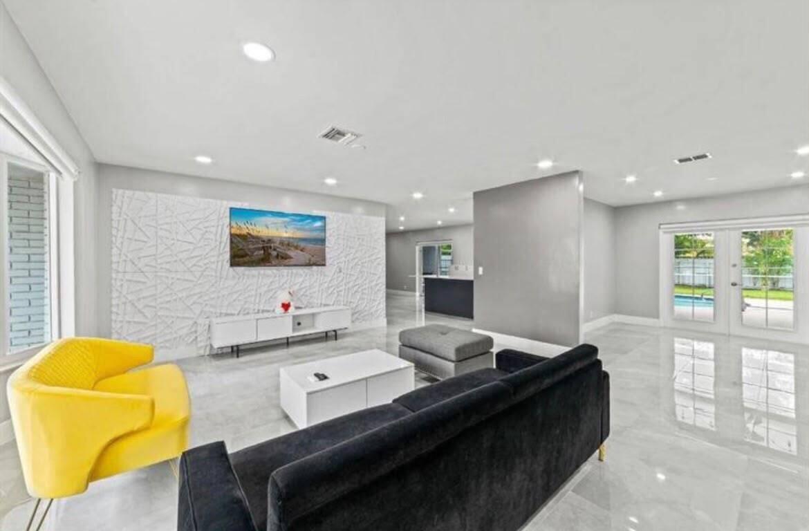 4811 HAYES Street, Hollywood FL 33021 photo 5