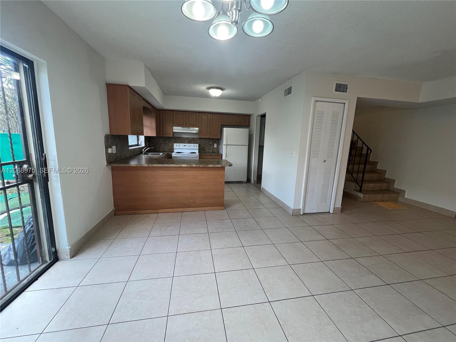 1095 W 37th St, Hialeah FL 33012 photo 3