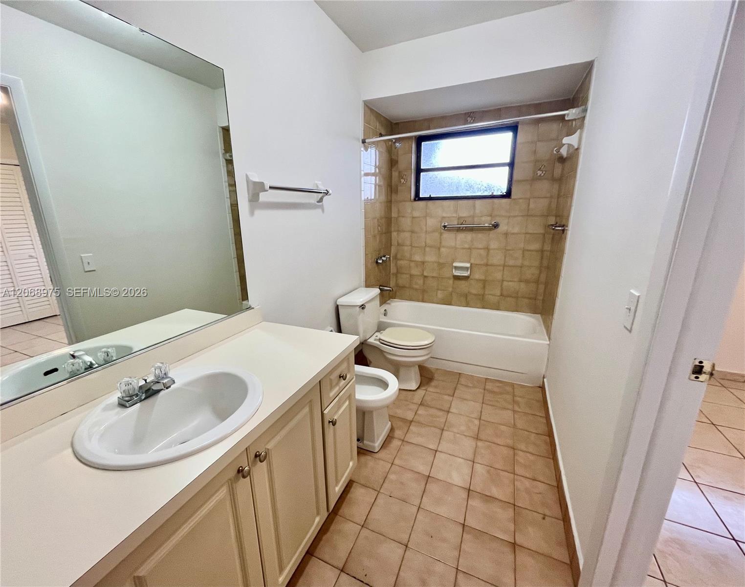 1095 W 37th St, Hialeah FL 33012 photo 5
