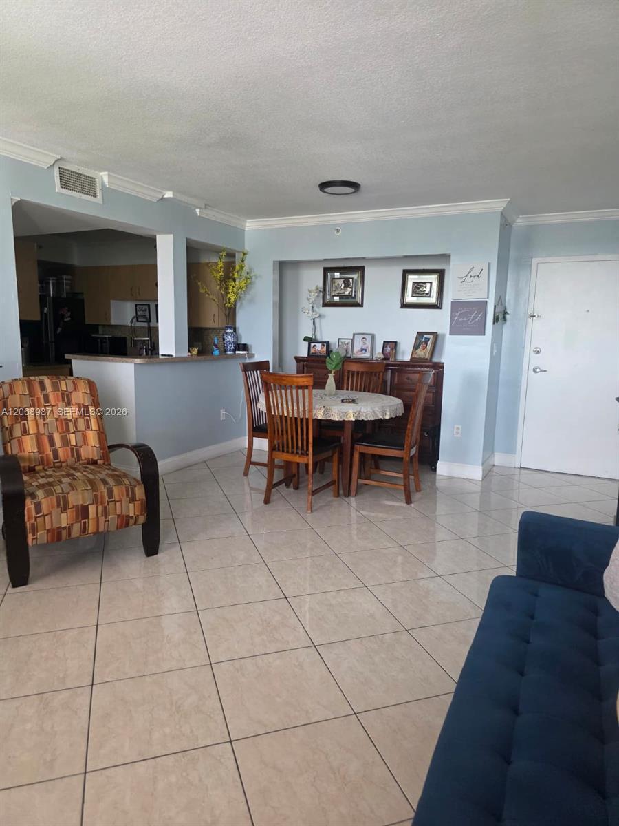 Miami, FL 33135 photo 3