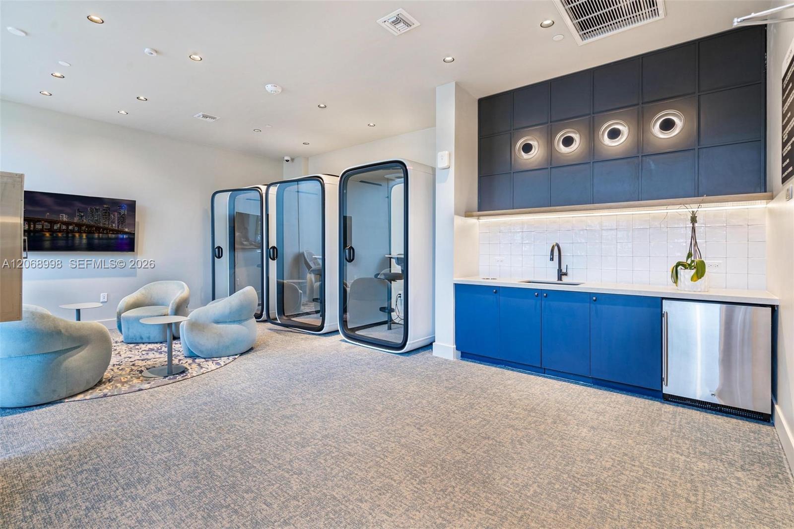 580 72nd St # 1410, Miami Beach FL 33141 photo 5