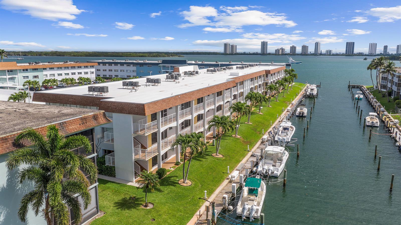 110 SHORE Court # 315, North Palm Beach FL 33408