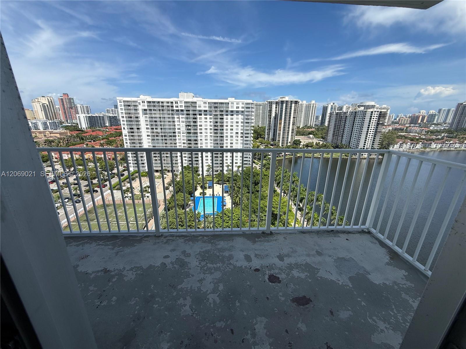 2801 NE 183rd St # 1914W, Aventura FL 33160 photo 2