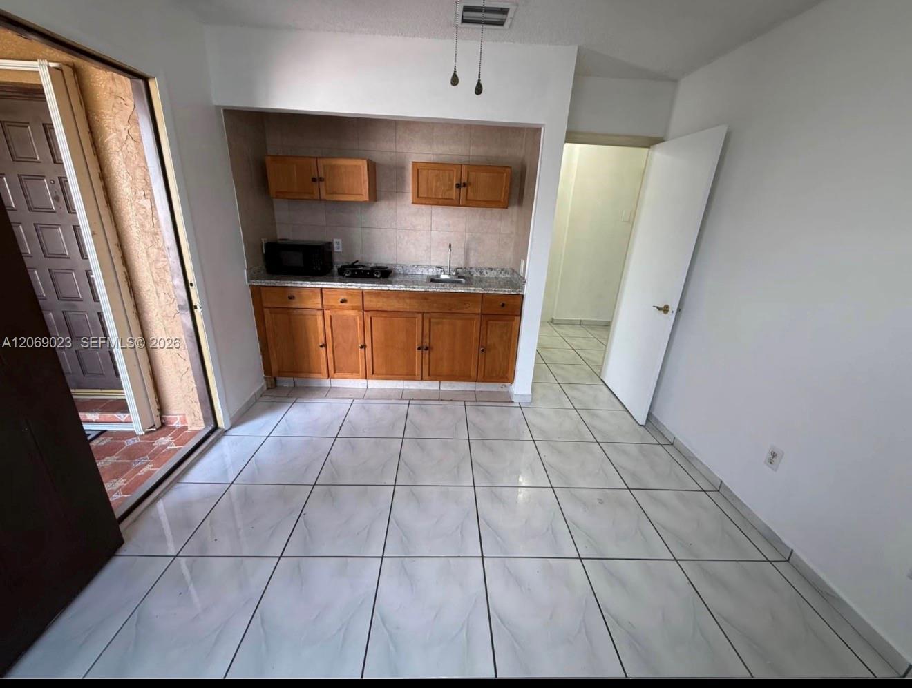 Miami, FL 33193 photo 2