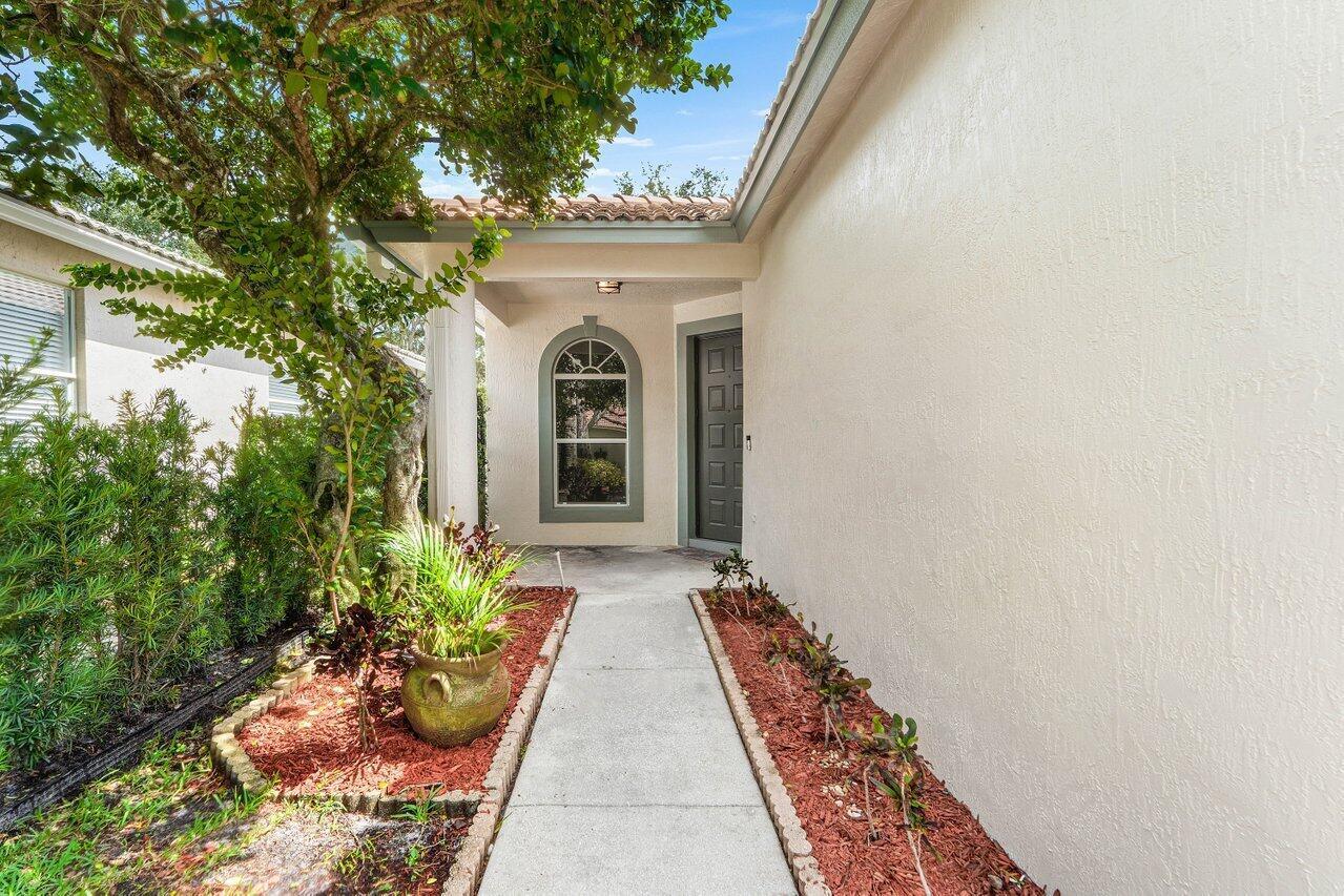 196 Seminole Lakes Drive, Royal Palm Beach FL 33411 photo 3
