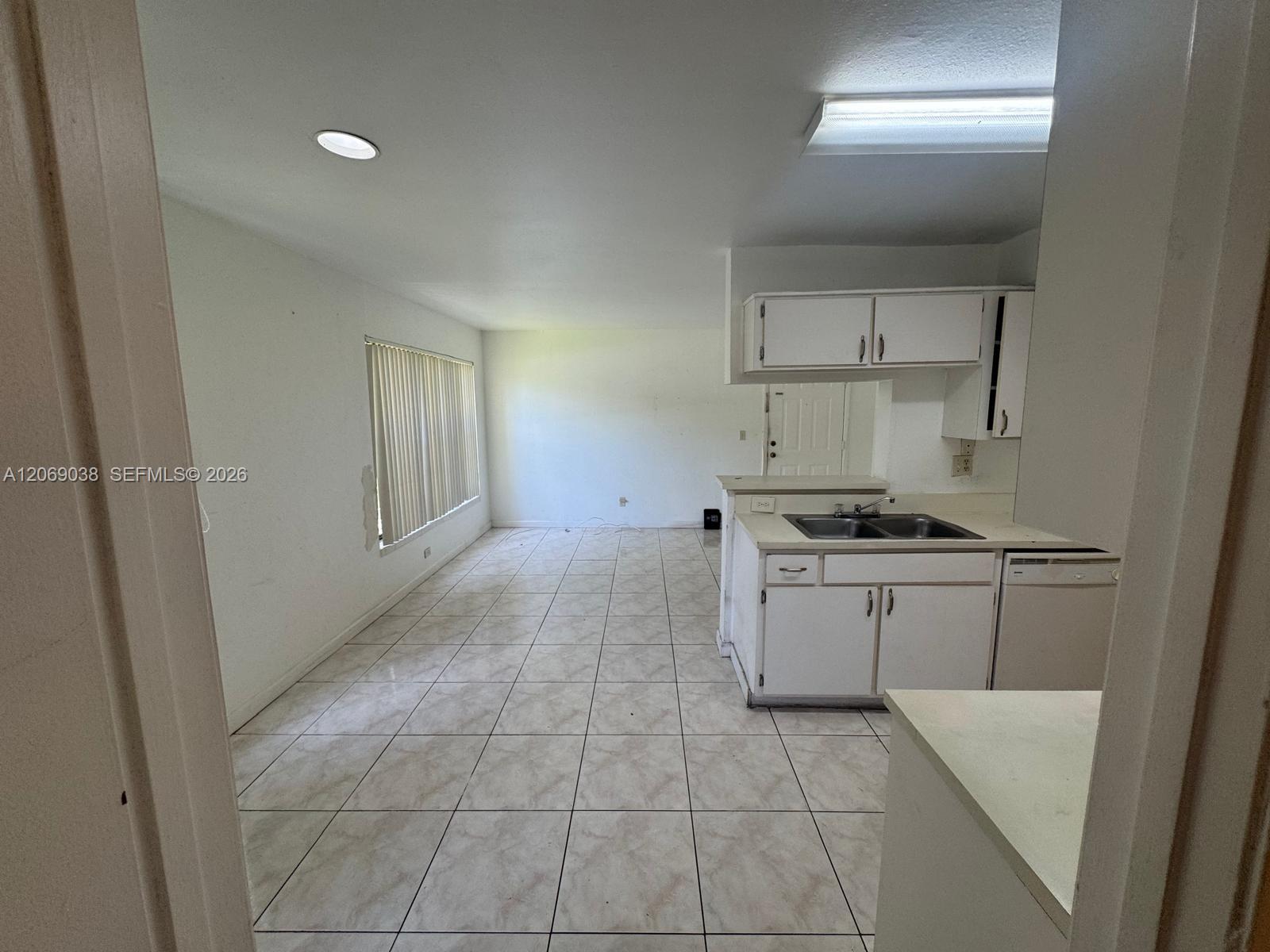 8793 NW 39th St, Sunrise FL 33351 photo 2
