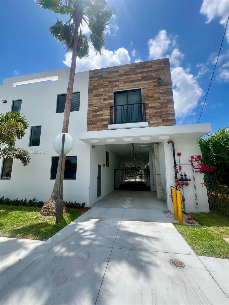 1860 NW 19th St # 102, Miami FL 33125