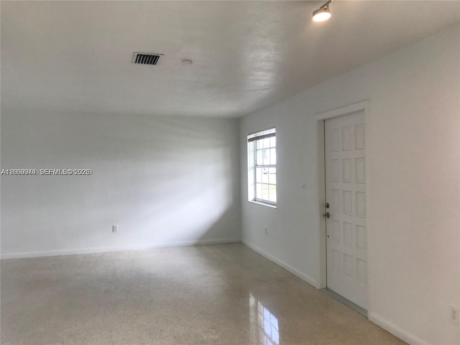 17940 NW 85th Ave, Hialeah FL 33015 photo 5