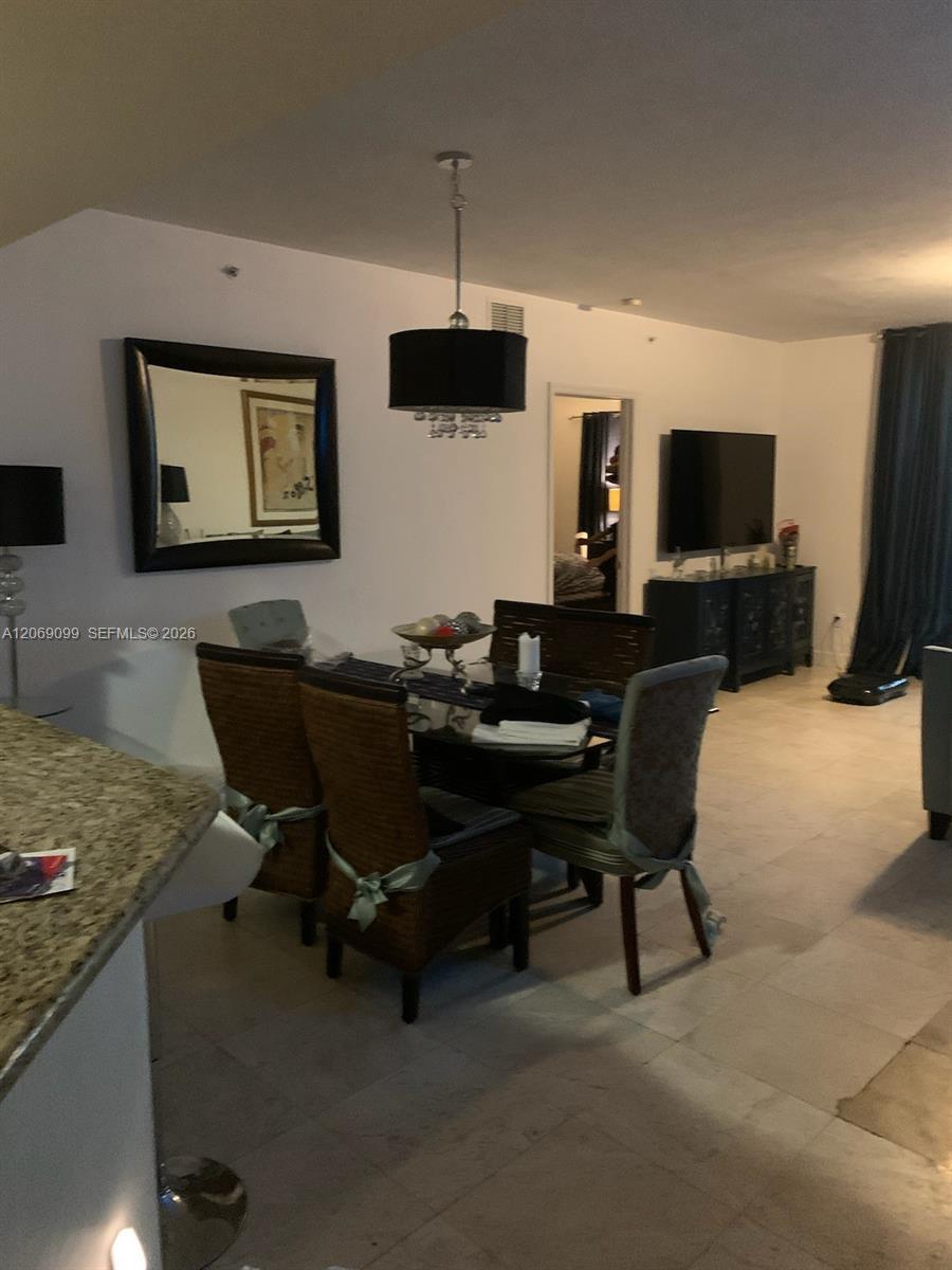 15051 Royal Oaks Ln # 1005, North Miami FL 33181