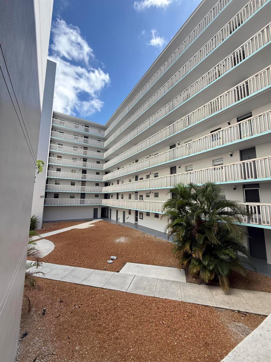 15600 NW 7TH Avenue # 211, Miami FL 33169
