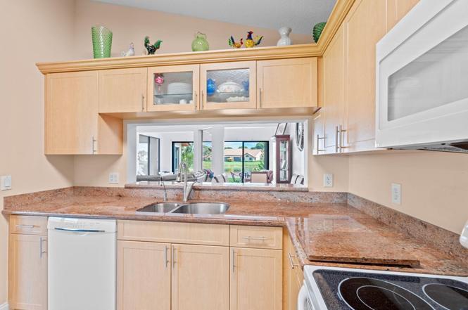 8486 HEATHER Place, Boynton Beach FL 33472 photo 4