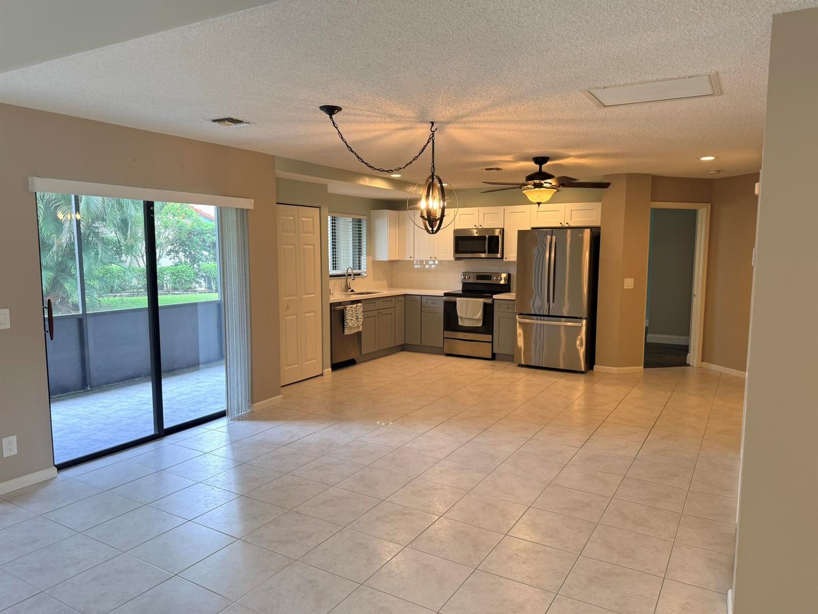 24 LEXINGTON Lane W # A, Palm Beach Gardens FL 33418 photo 3