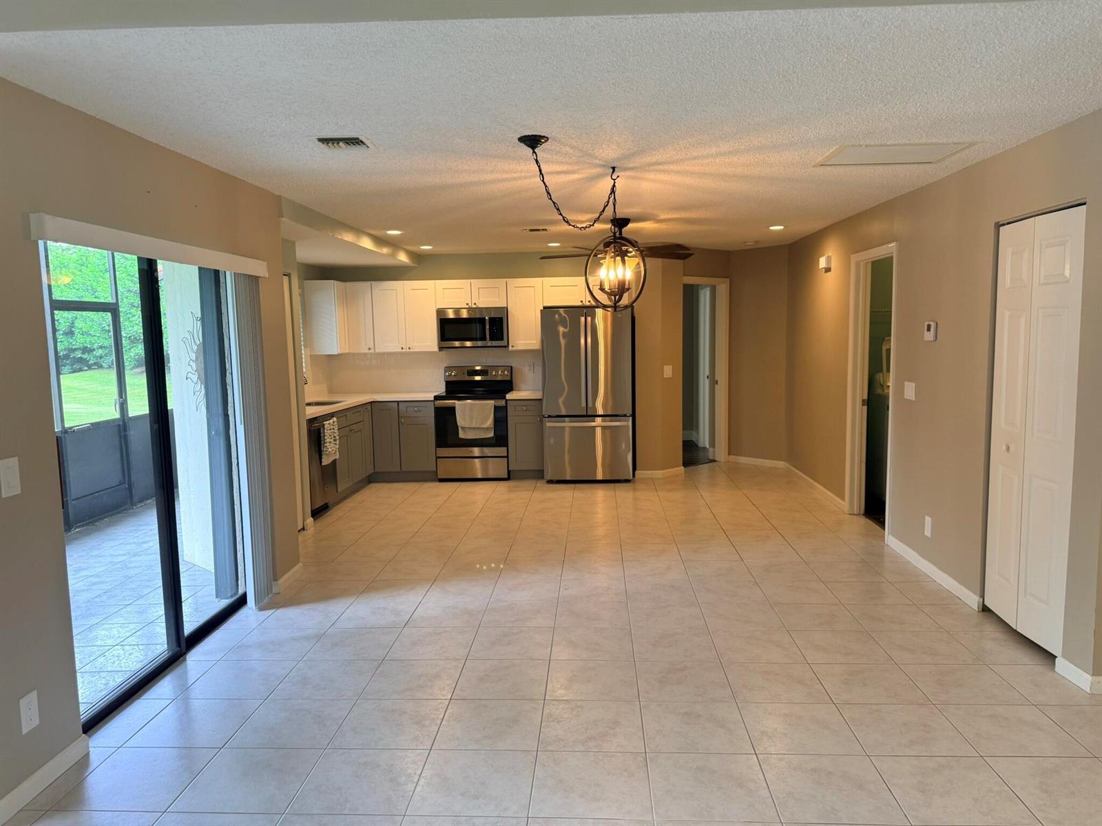 24 LEXINGTON Lane W # A, Palm Beach Gardens FL 33418 photo 4