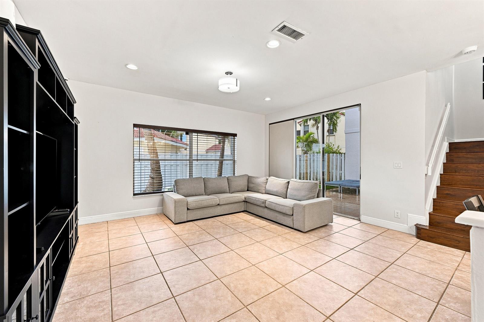 1115 SW 180TH Terrace, Pembroke Pines FL 33029 photo 2