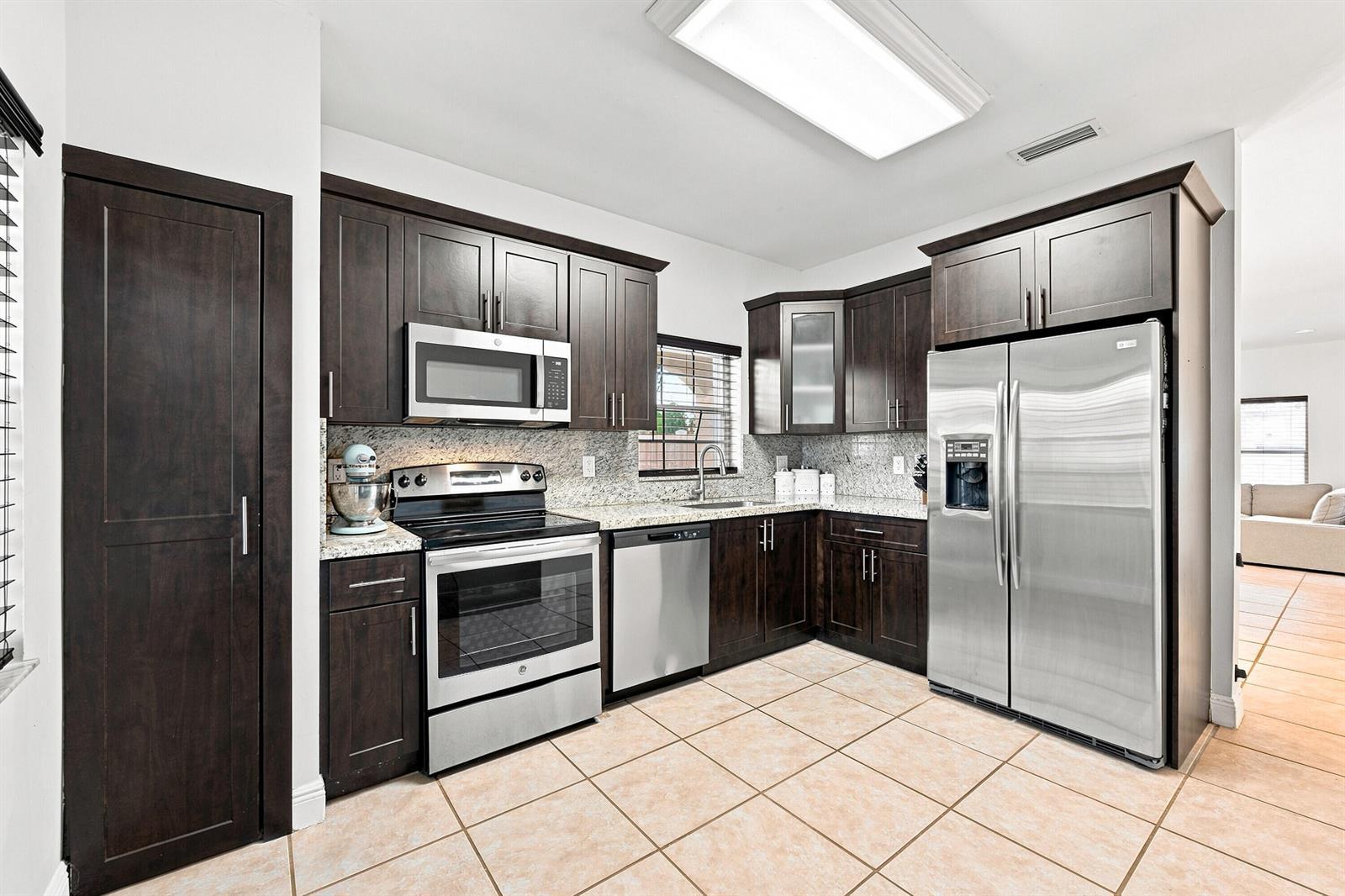 1115 SW 180TH Terrace, Pembroke Pines FL 33029 photo 3