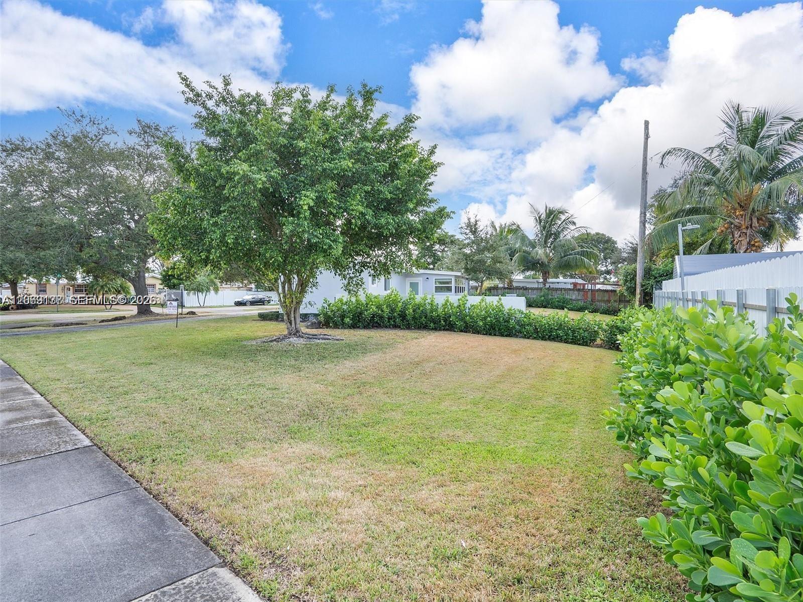 17320 NW 80th Ave, Hialeah FL 33015 photo 2