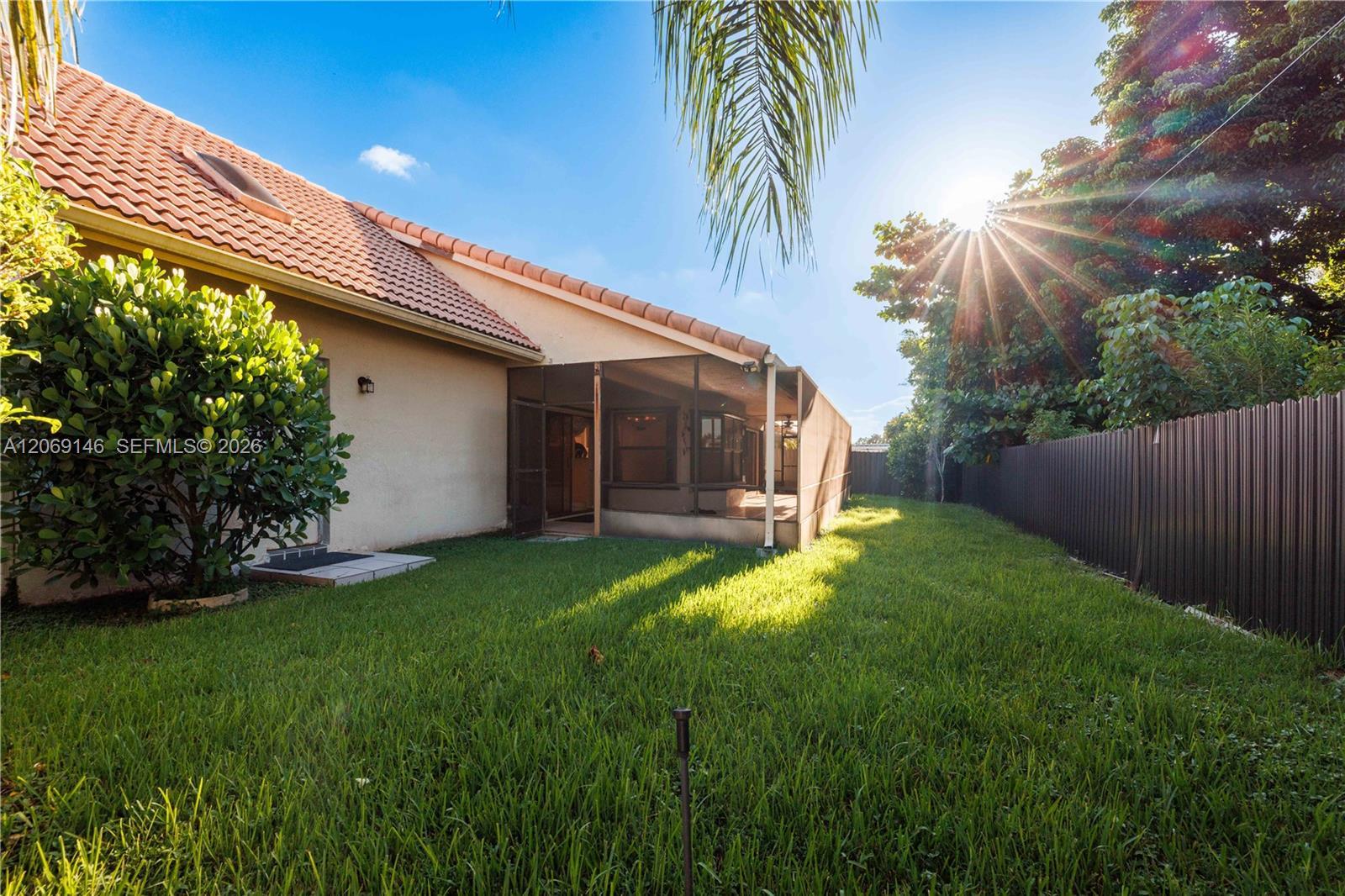 15821 Huntridge Rd, Davie FL 33331 photo 3