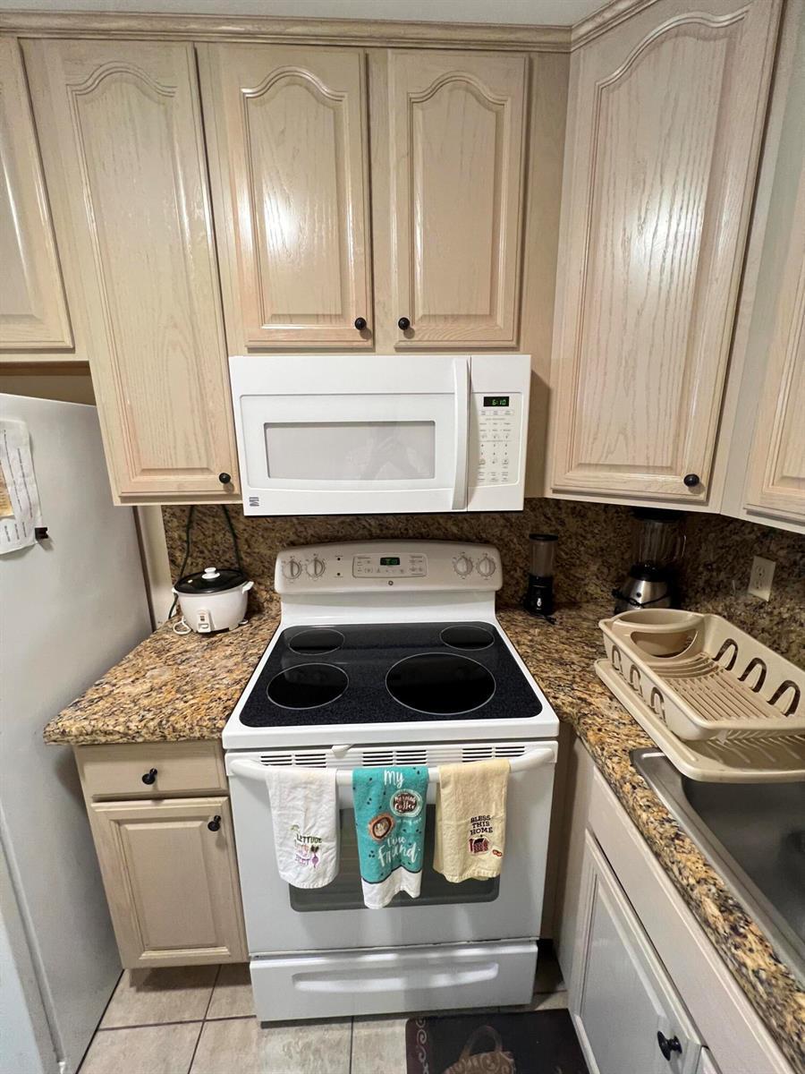 95 COVENTRY D, West Palm Beach FL 33417 photo 2