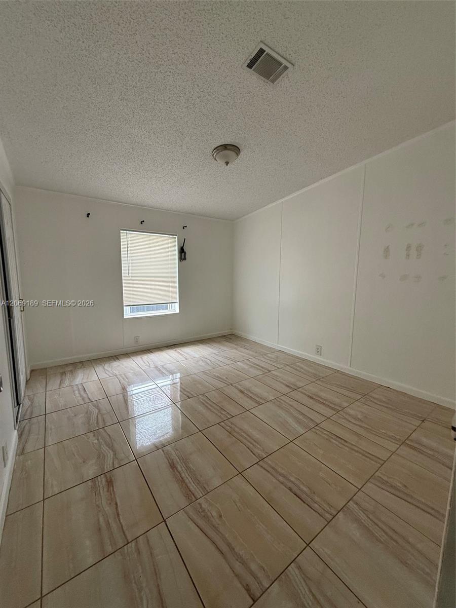 Miami, FL 33187 photo 3