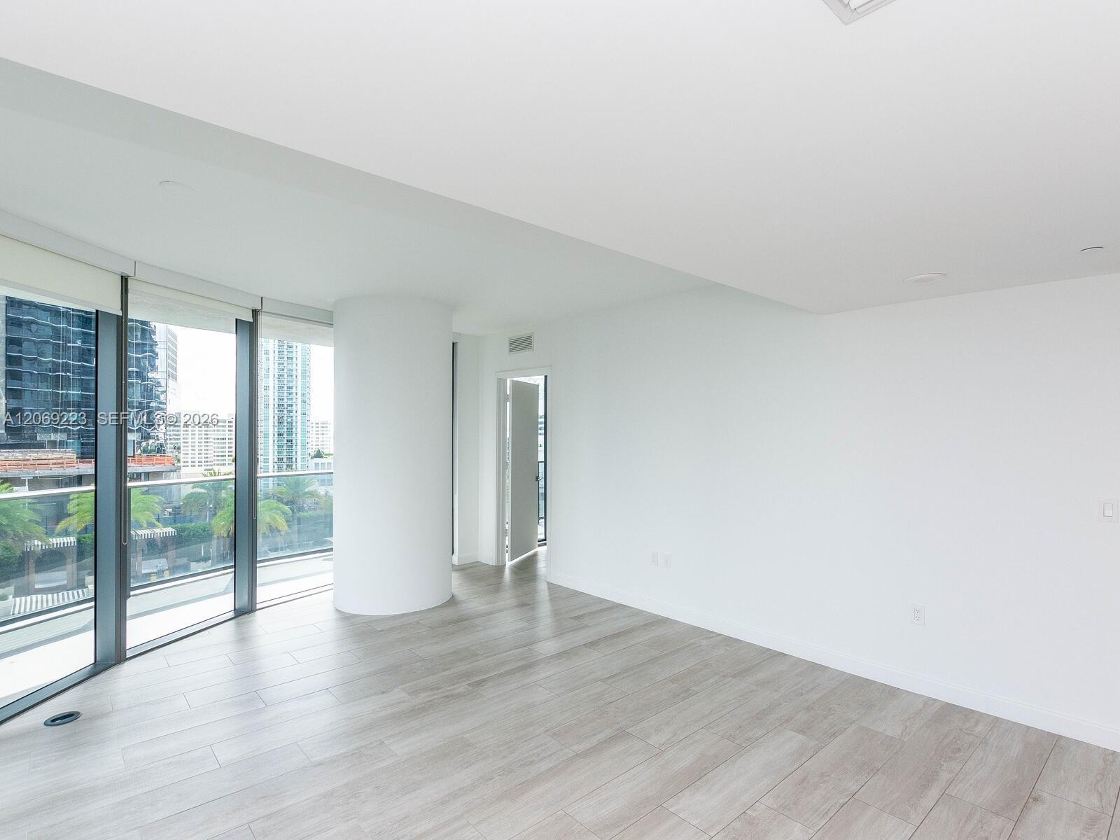 45 SW 9th St # 1201, Miami FL 33130 photo 4