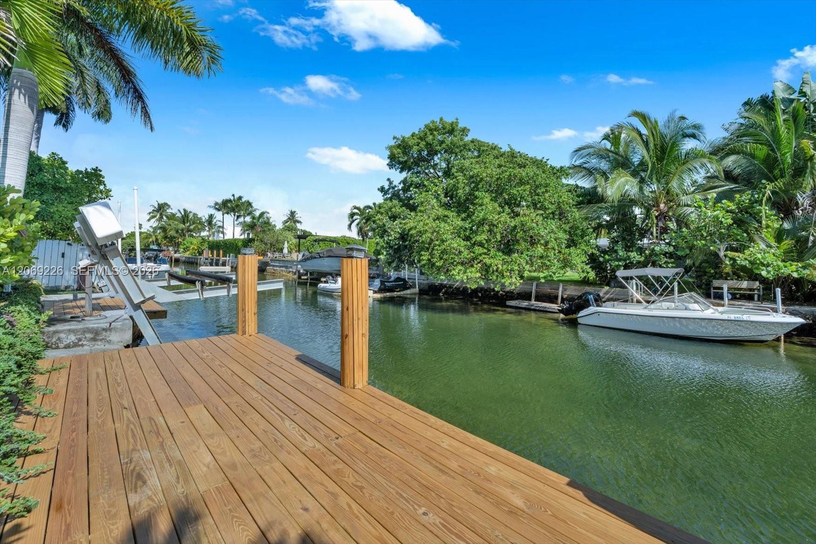 1777 Daytonia Rd, Miami Beach FL 33141 photo 3