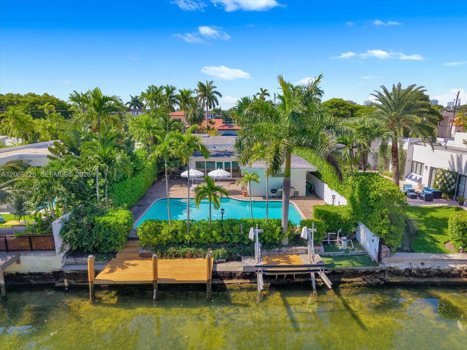 1777 Daytonia Rd, Miami Beach FL 33141