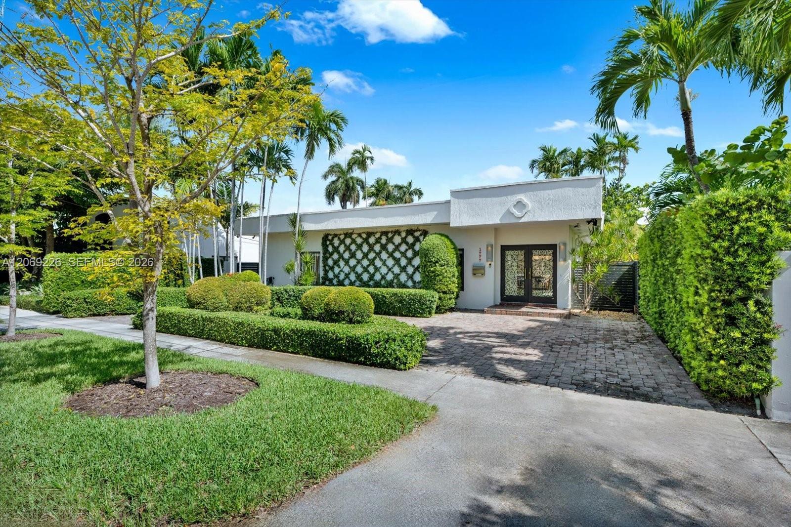 1777 Daytonia Rd, Miami Beach FL 33141 photo 4
