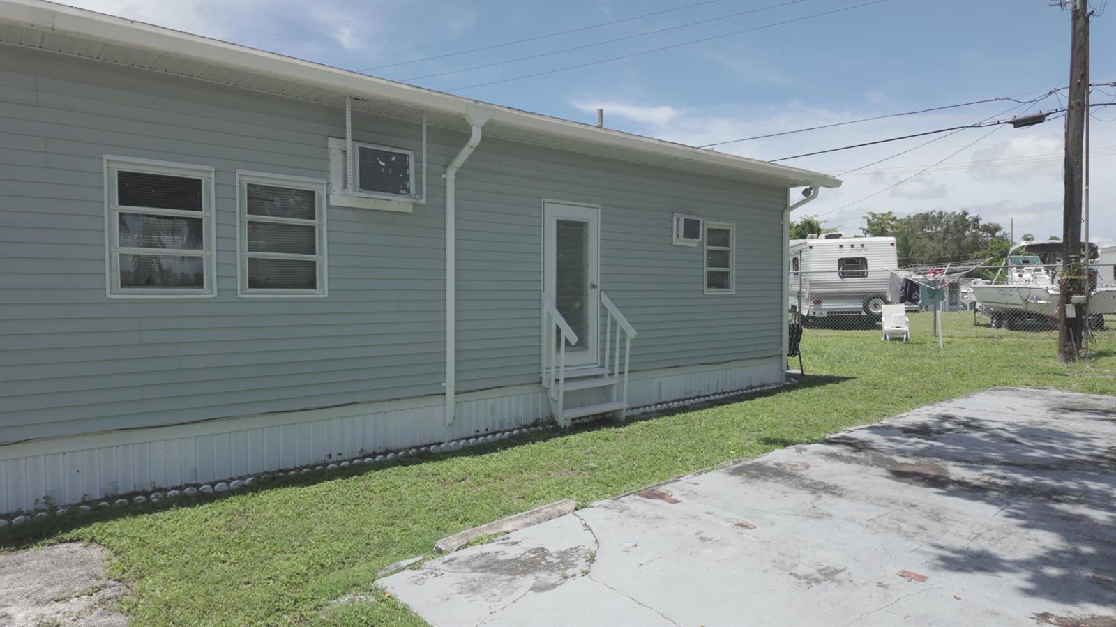 2773 NW 29th Place, Oakland Park FL 33311 photo 2