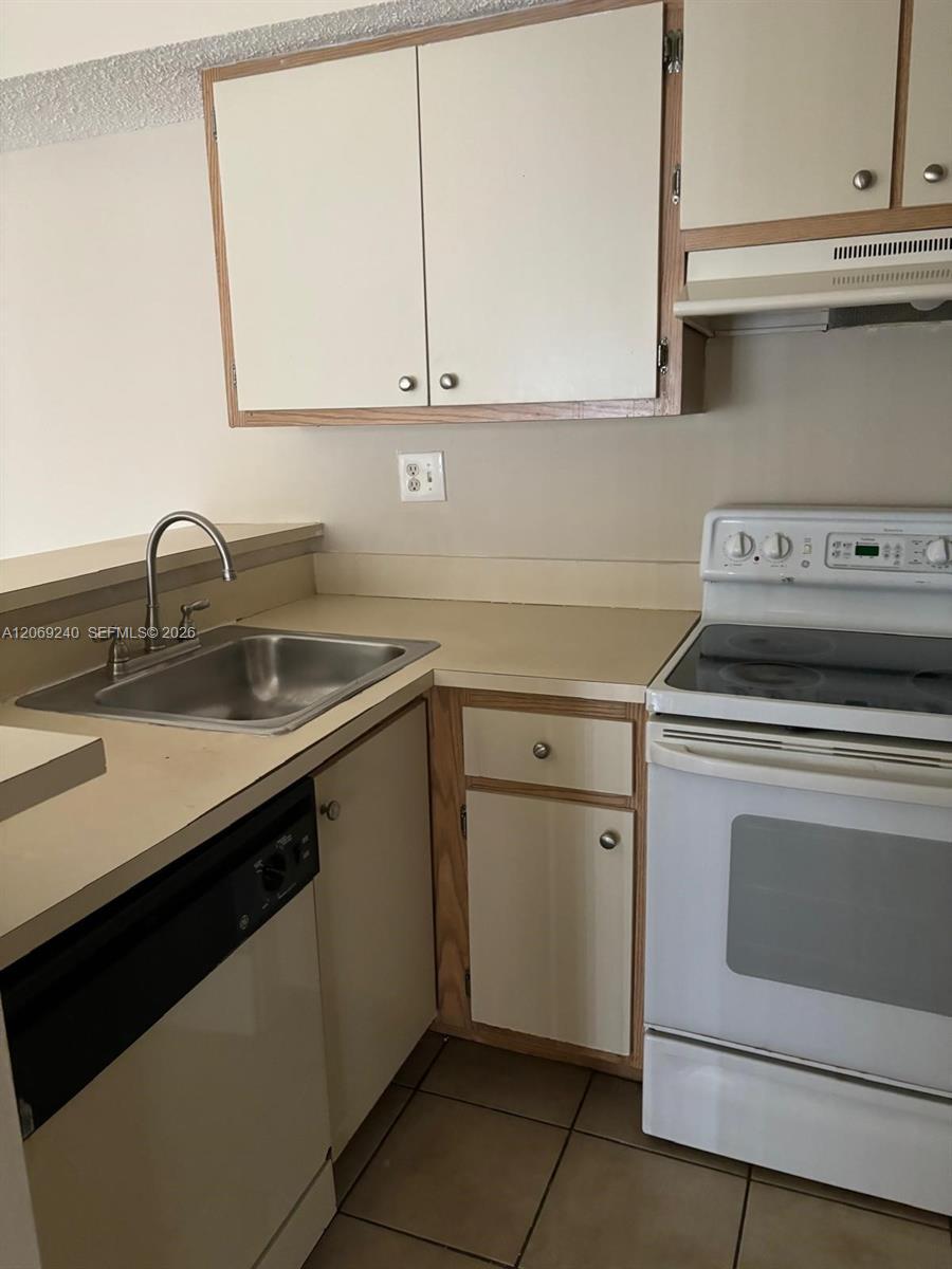 7200 NW 179th St # 310, Hialeah FL 33015 photo 2