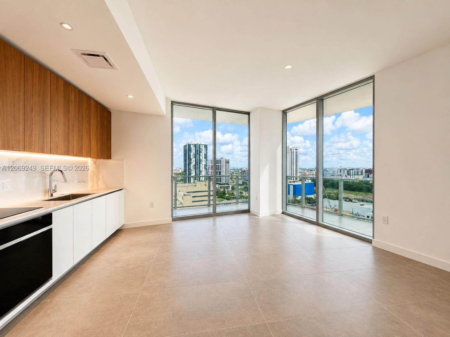 1400 Biscayne Blvd # 1807, Miami FL 33132 photo 2