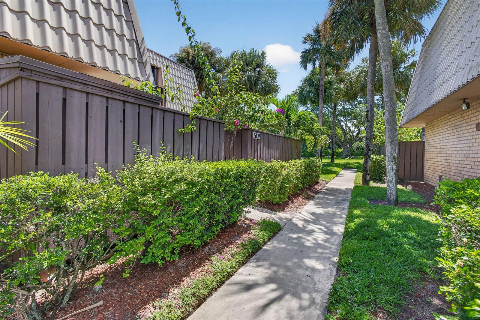 5107 51ST Way, West Palm Beach FL 33409 photo 2