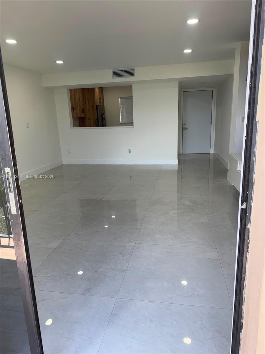 8635 NW 8th St # 413, Miami FL 33126 photo 2
