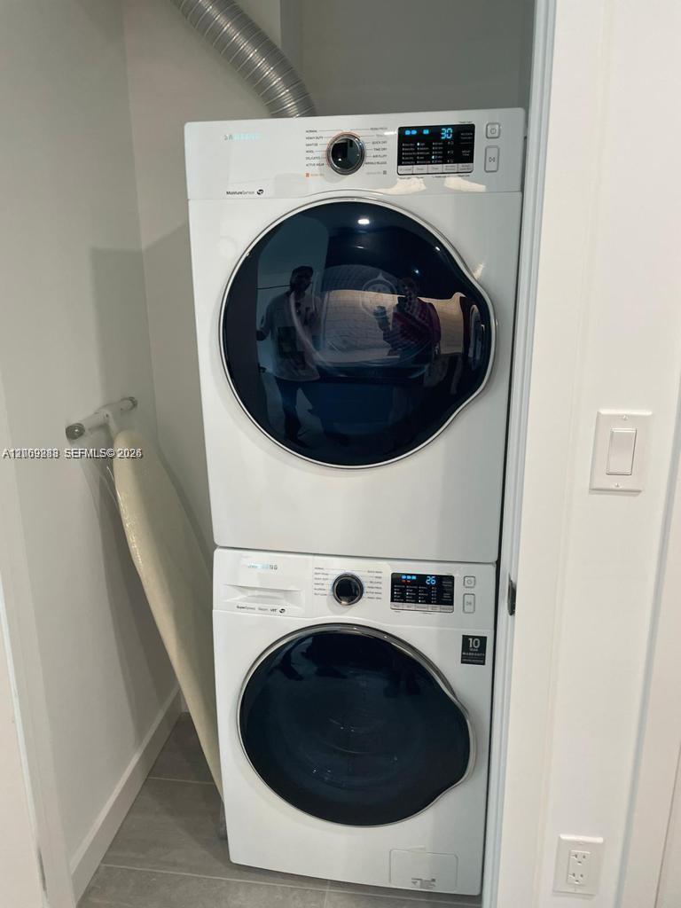 227 NE 2nd St # 1613, Miami FL 33132 photo 2