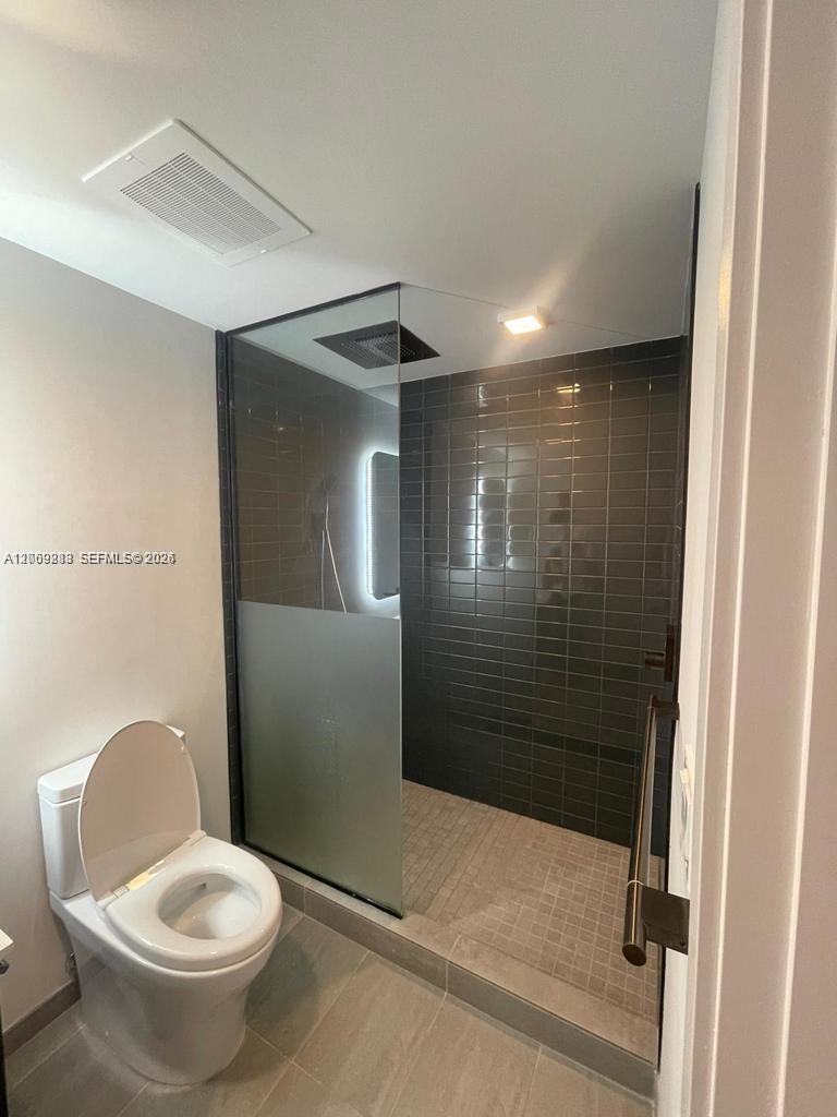 227 NE 2nd St # 1613, Miami FL 33132 photo 4