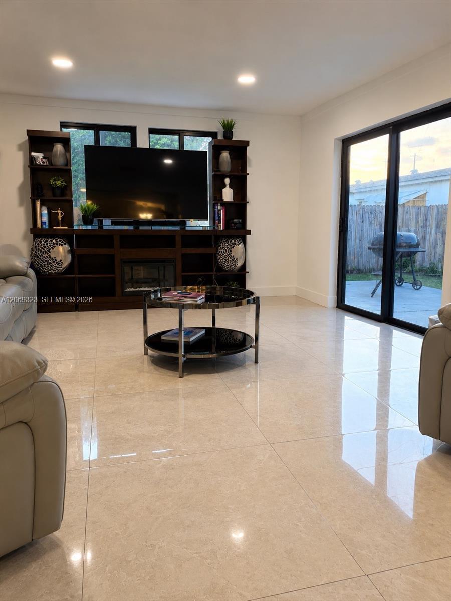 2906 Island Dr, Miramar FL 33023 photo 5