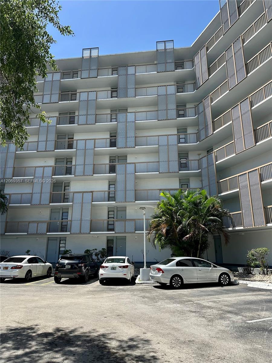 3401 N Country Club Dr # 216, Aventura FL 33180 photo 2
