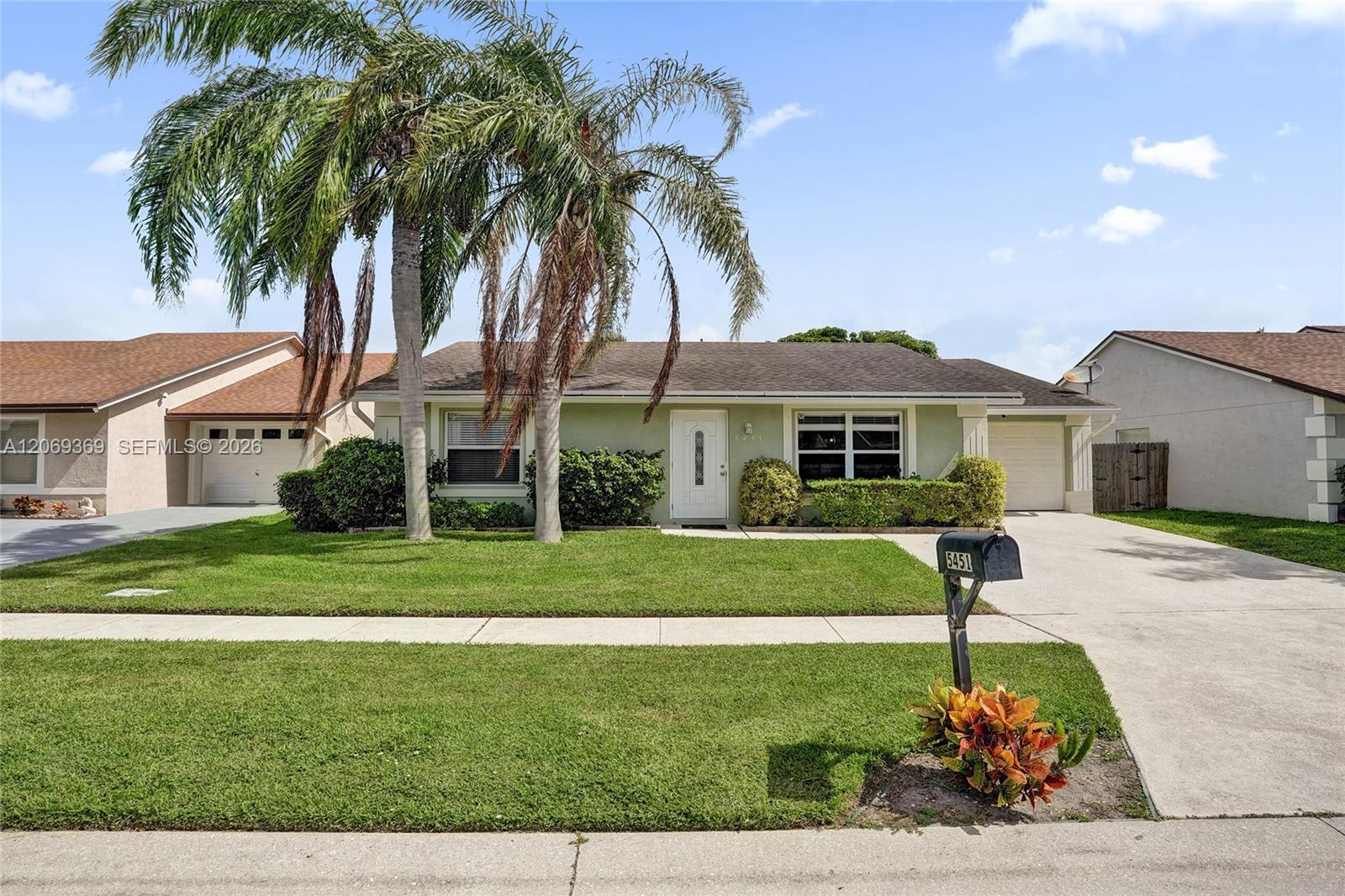 5451 Chicory Ln, Lake Worth FL 33463