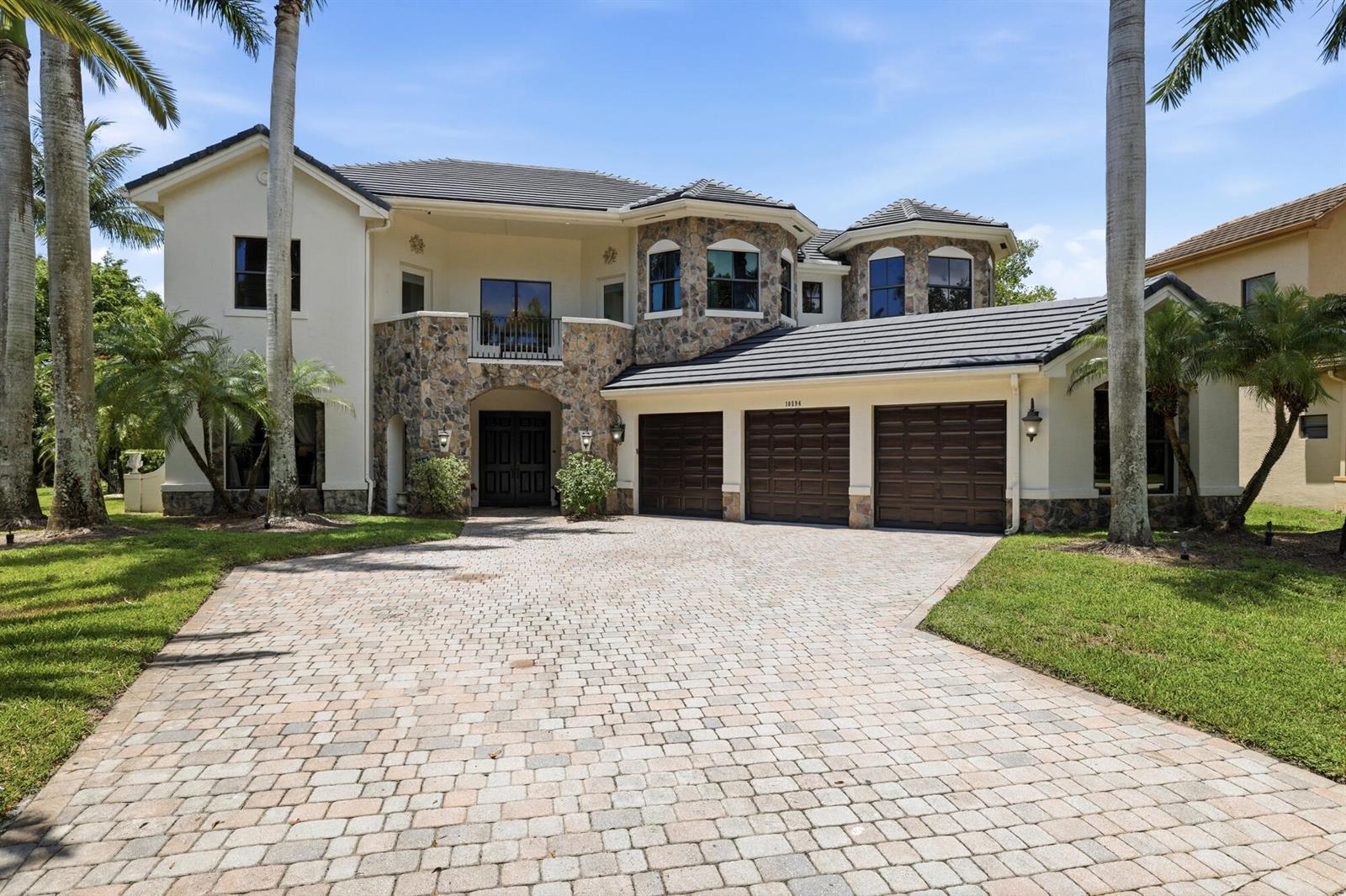 10594 Versailles Boulevard, Wellington FL 33449 photo 2