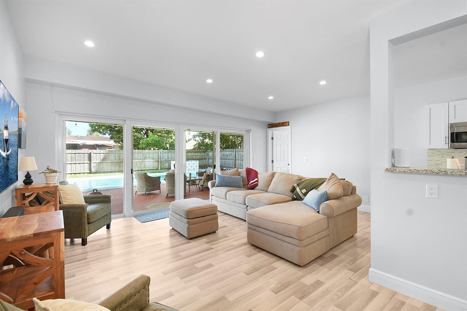 640 W ILEX Drive, Lake Park FL 33403 photo 4