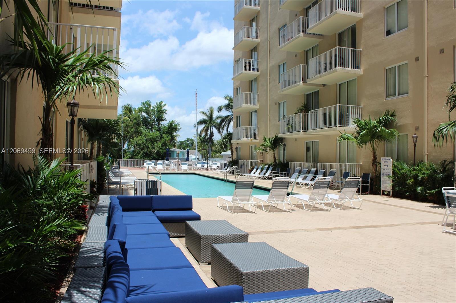 2601 NW 16th St Rd # 439, Miami FL 33125