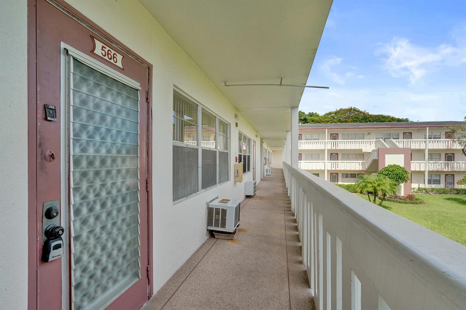 566 FANSHAW N, Boca Raton FL 33434 photo 4