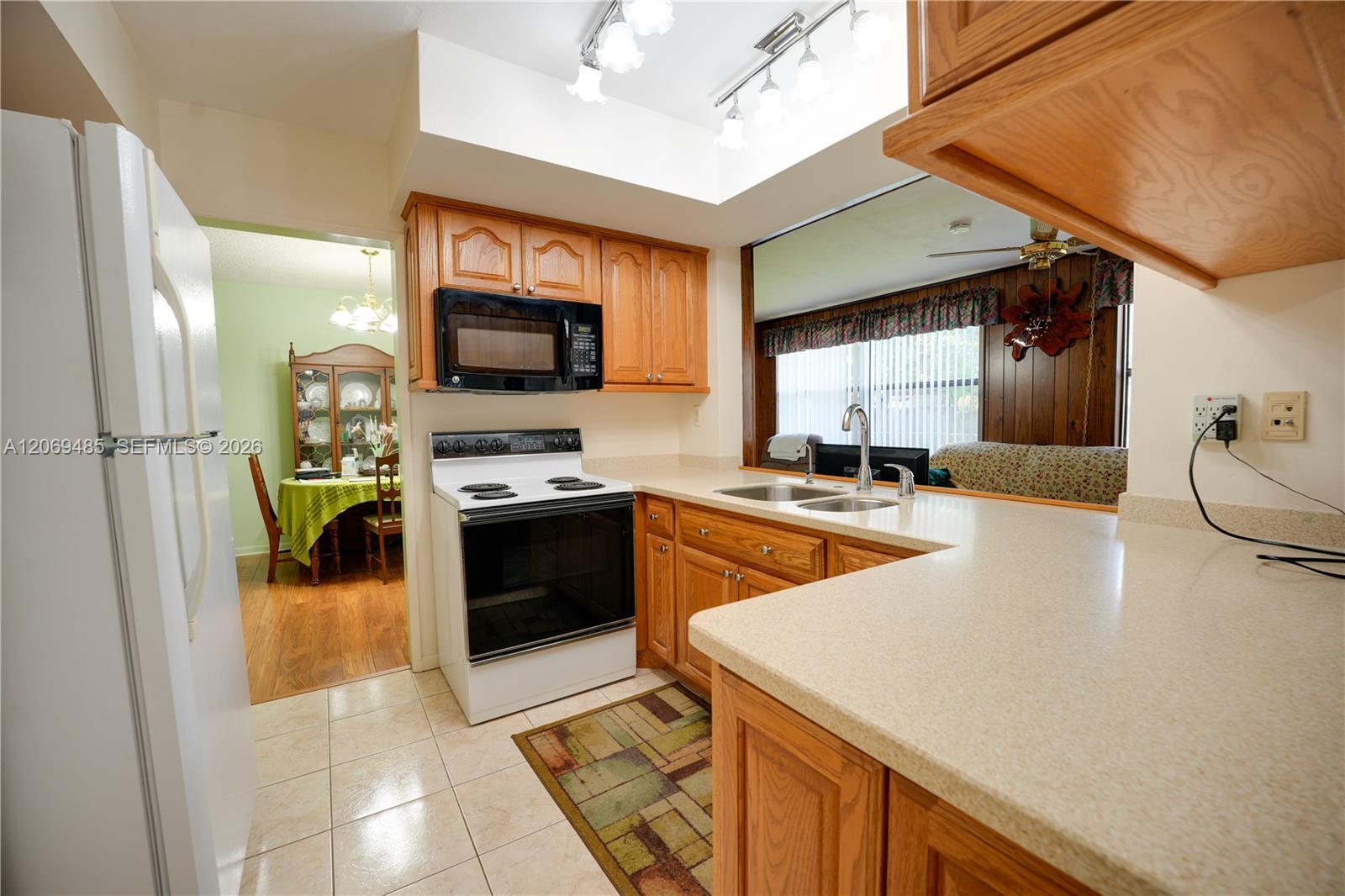 7516 Taft St, Hollywood FL 33024 photo 3