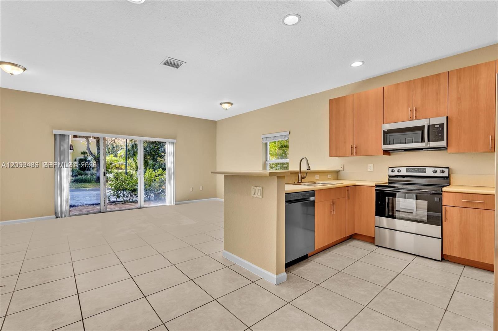 3102 NW 24th Way, Oakland Park FL 33309 photo 2